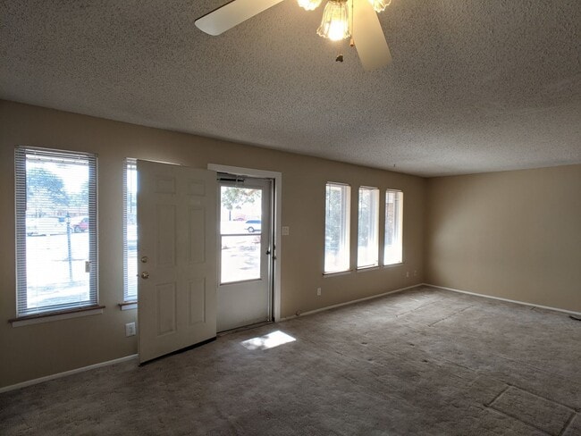 Foto del edificio - Two Bedroom in Colonial Park