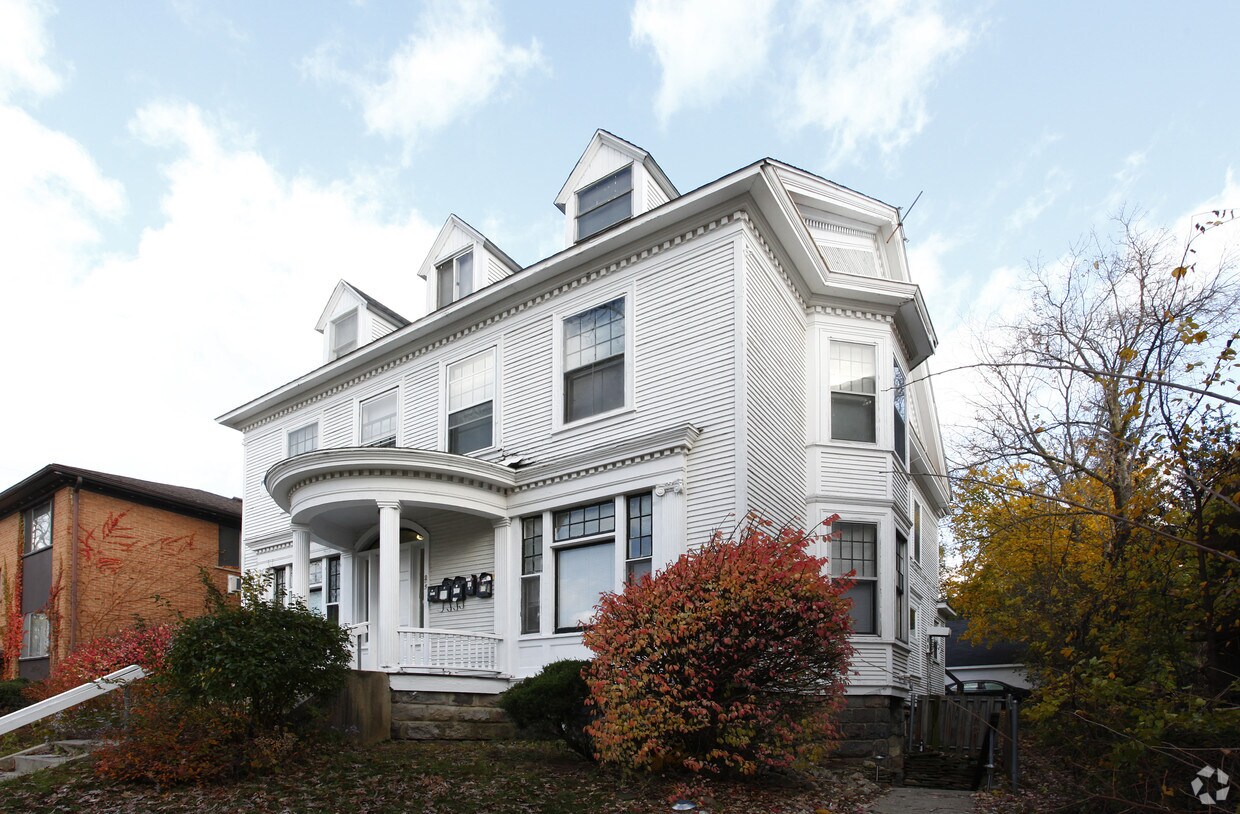 Building Photo - 905 Oakland Ave