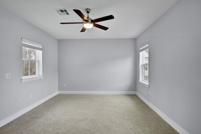 Foto del edificio - 28325 Birnham Woods Dr