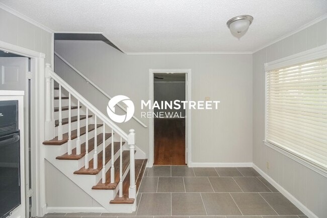 Building Photo - 4 Bedroom Pet-Friendly Home in Memphis, TN with Main Street Renewal