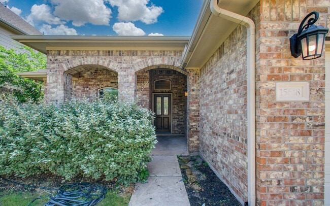 Foto del edificio - 15618 Whispering Green Dr