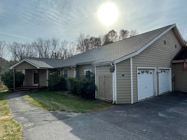 Foto del edificio - 2241 Meadowsage Ct