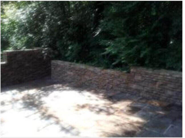 Foto del edificio - 600 Glenforest Rd