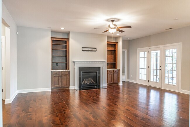 Foto del edificio - 100 Wiregrass Ln