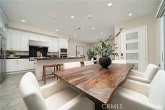 Building Photo - 109 Pitch