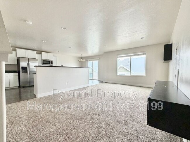 Building Photo - 15122 Gallant Dr