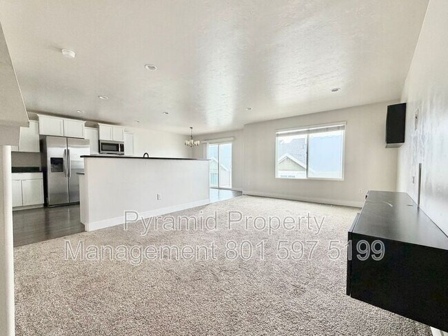 Foto del edificio - 15122 Gallant Dr