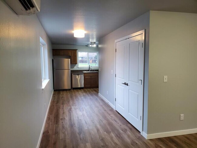 Foto del edificio - 220 Cheryl Ln