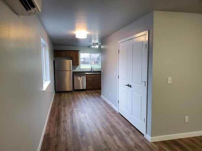 Building Photo - 220 Cheryl Ln