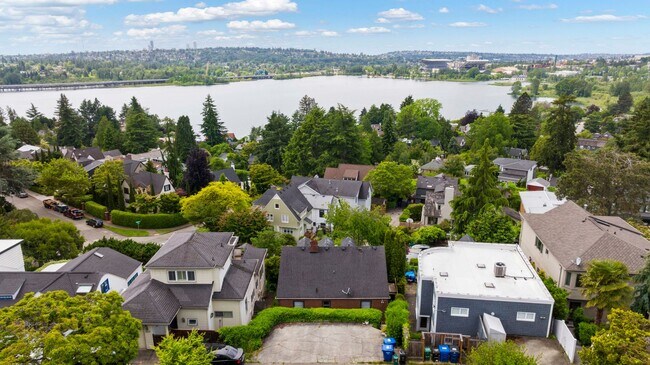 Foto del edificio - 3814 46th Ave NE