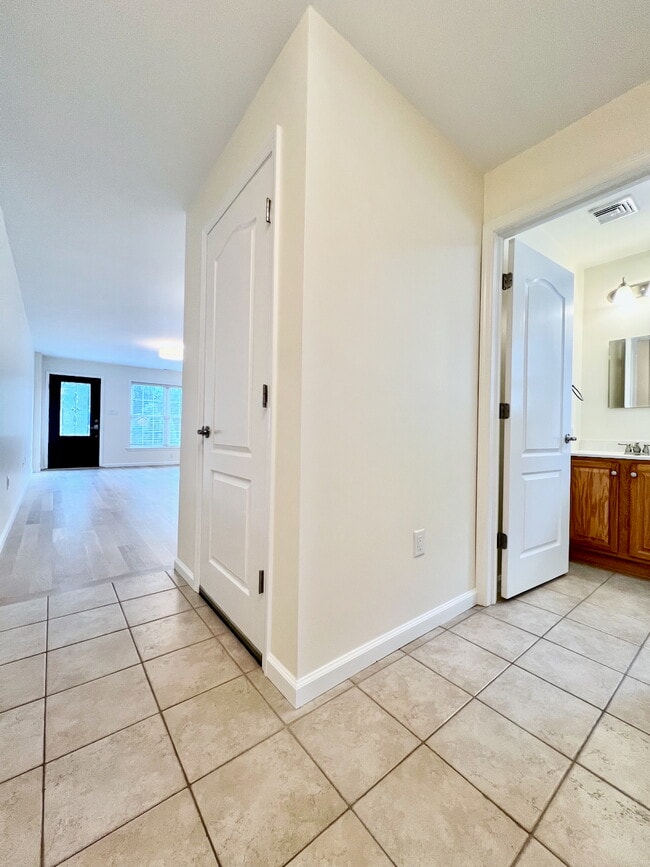 Building Photo - 67 Clarendon Ave