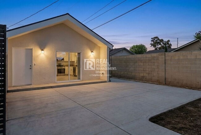 Photo - 996 S Siet Pl House