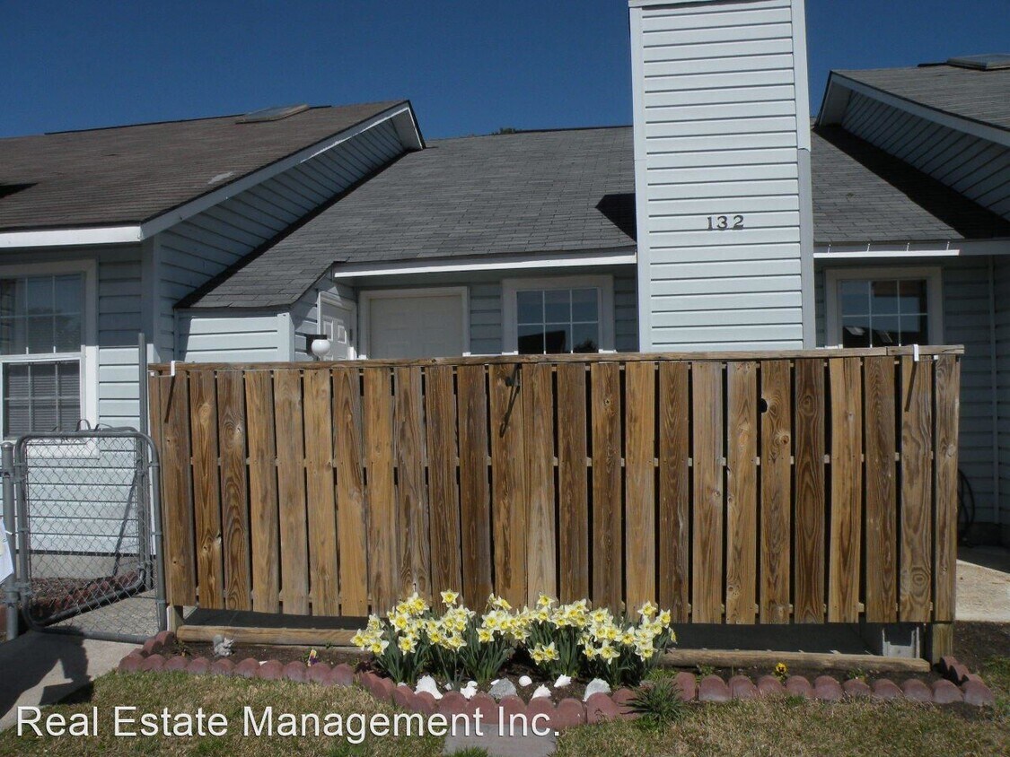 Primary Photo - 2 br, 1 bath House - 132B Witten Cir