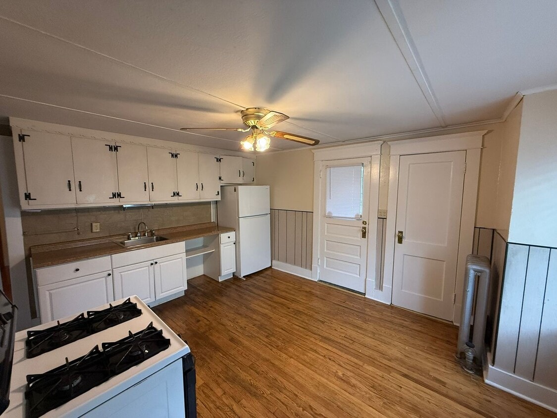 Photo - 232 Hampden Street