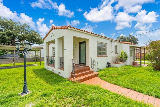 Foto del edificio - 4798 SW 1st St