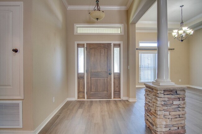 Building Photo - Twelve Oaks Plantation Home with Hardwood Floors, Fireplace & Fenced Backyard