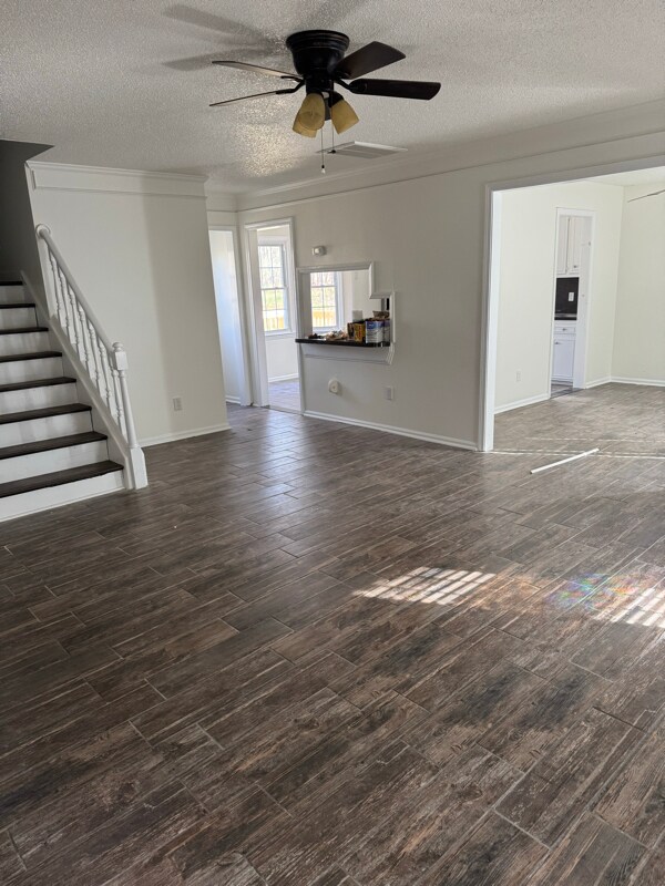 Foto del edificio - 245 Teesdale Ct