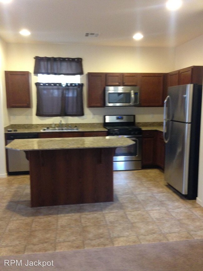 Building Photo - 7497 Morisset Ave