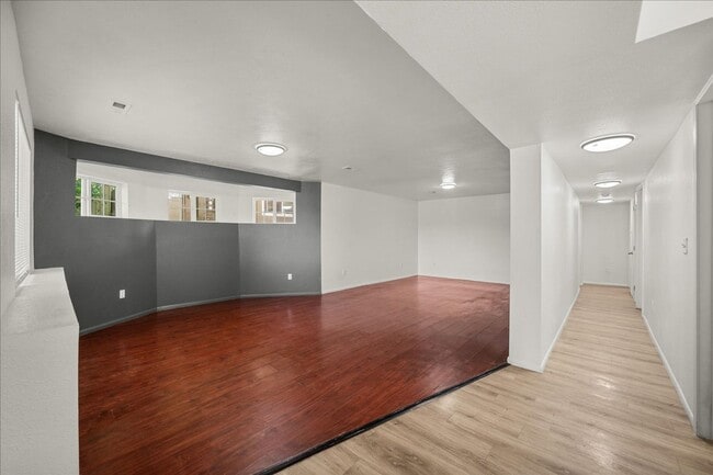 Building Photo - 2907 E Jackson Ave