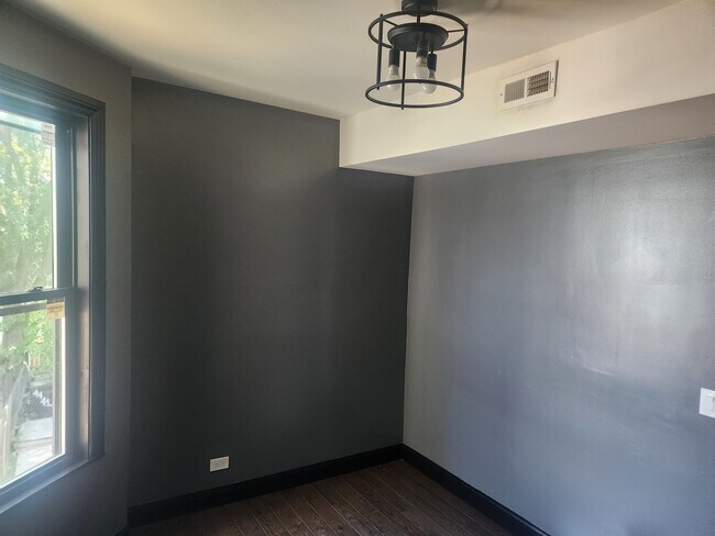 Building Photo - 4441 W Van Buren St