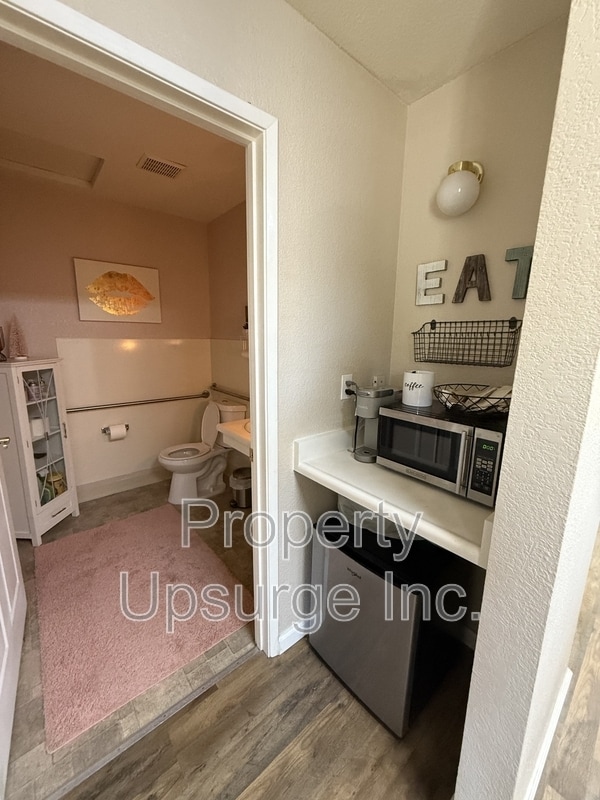 Building Photo - 3400 Bechelli Ln