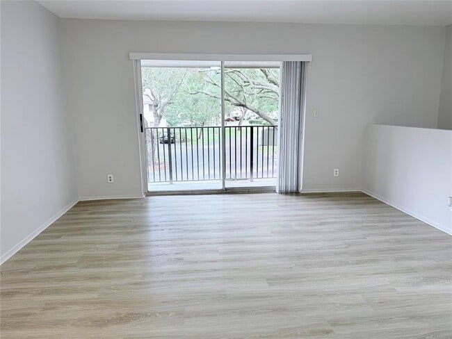 Building Photo - 117 Gardens Dr