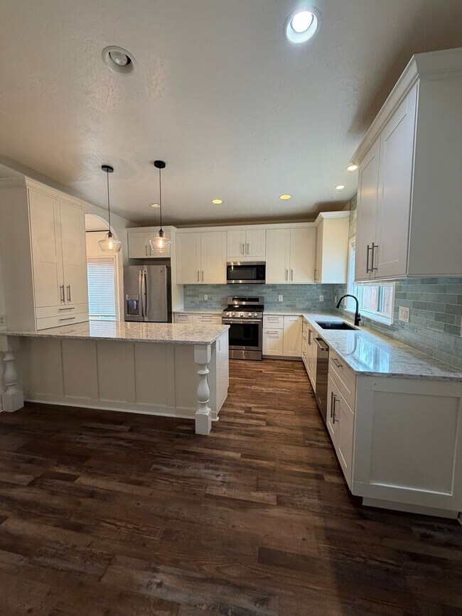 Building Photo - 5207 Villa Dr