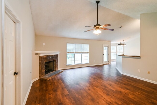 Building Photo - 8161 Loden Cove