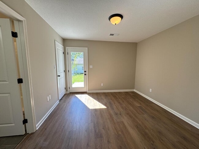 Building Photo - 147 Whitley Ave