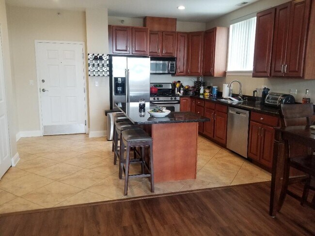 Cocina - 4330 N Neva Ave