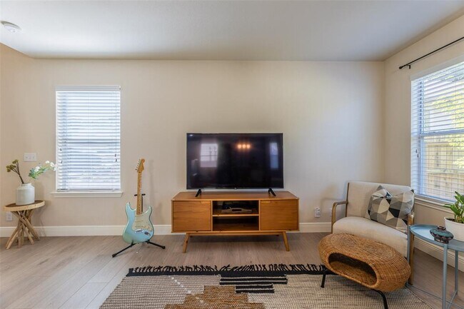 Building Photo - 336 Celery Loop