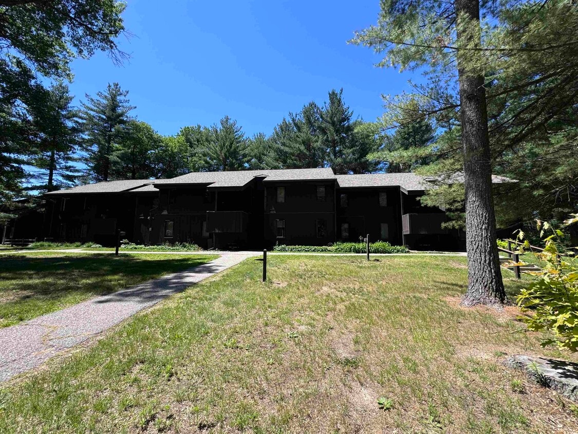 9 Pine Trail, Wisconsin Dells, WI 53965 Condo for Rent in Wisconsin