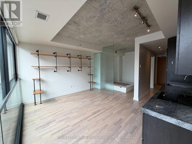 Photo du bâtiment - 629 King St W