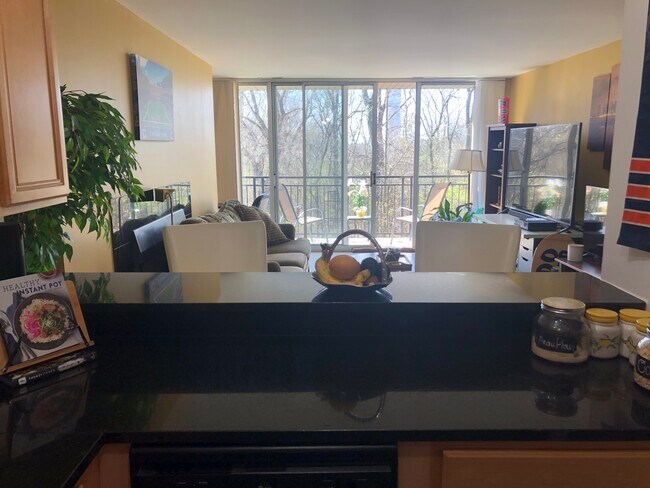 Foto del edificio - 5800 Oakwood Dr