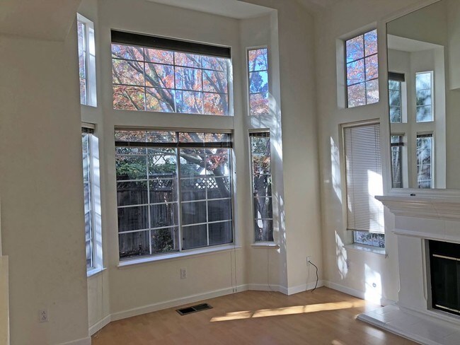 Building Photo - 2340 De Varona Pl