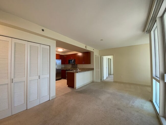 Building Photo - 909 Kapiolani Blvd