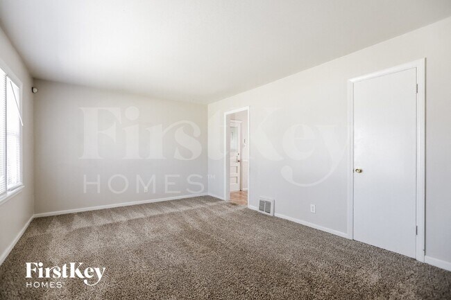 Foto del edificio - 8855 E 59th St