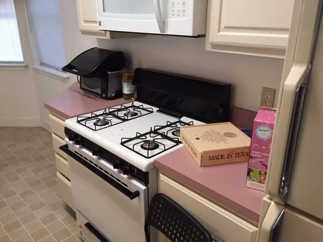 Building Photo - 1205 W 22nd 1/2 St