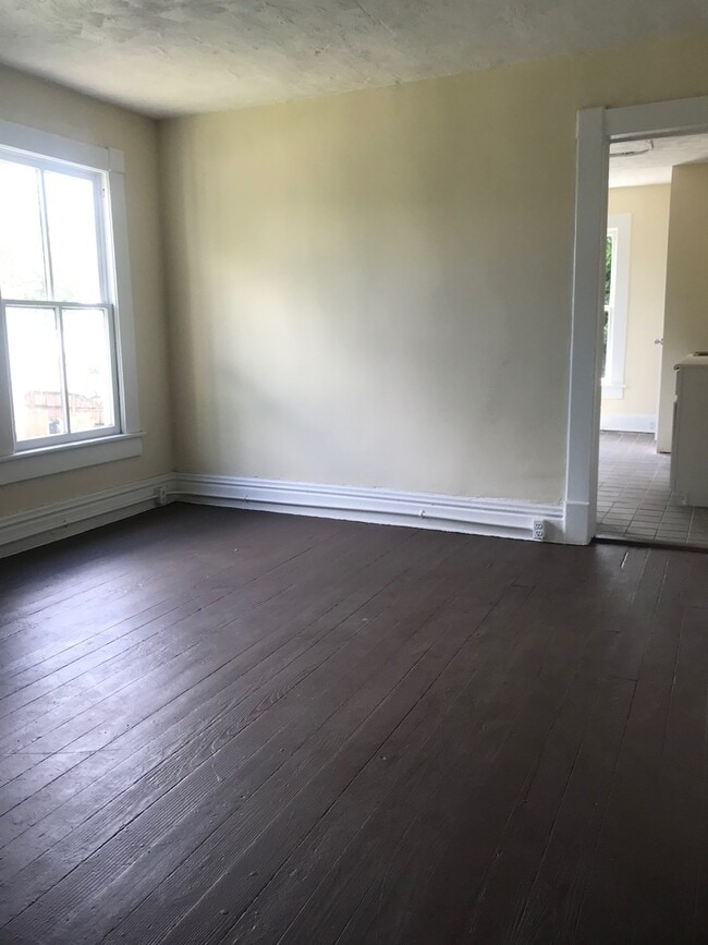 Building Photo - 1207 N Craven St