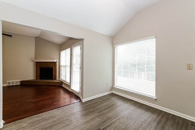 Foto del edificio - 4574 Kings Grant Dr