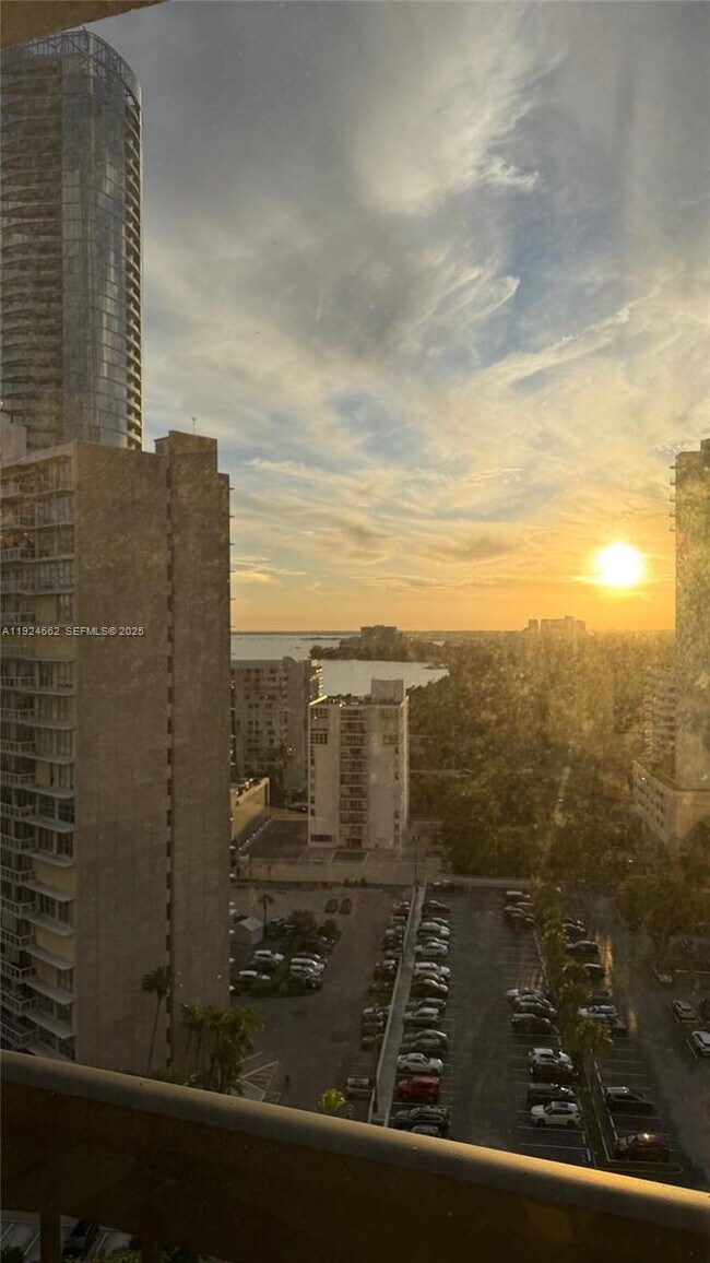 Foto del edificio - 2333 Brickell Ave