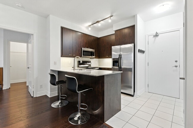 Building Photo - 500 St Clair Ave W