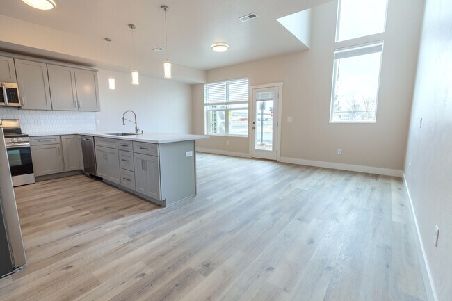 Building Photo - Pomona Park Townhomes