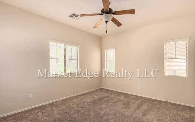 Building Photo - 3Bed/2.5Bath House in Goodyear!