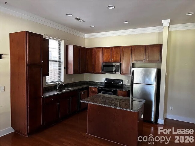 Foto del edificio - Room in Townhome on Spencer St