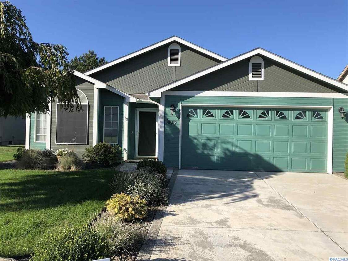 Foto principal - Close to Costco and everything else you need.