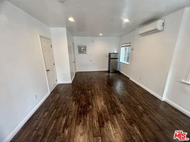 Building Photo - 2419 3rd Ave