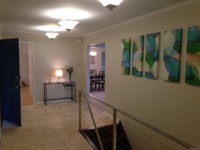 Building Photo - 433 Rhinecliff Rd