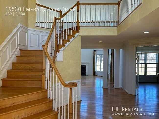 Building Photo - Gorgeous Home on Sprawling Three Acre Prop...