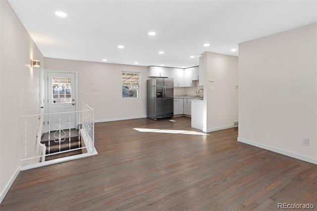 Foto del edificio - 3919 Tennyson Ave